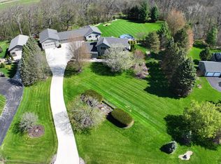 25610 Deer Ridge Trl, Waterford, WI 53185
