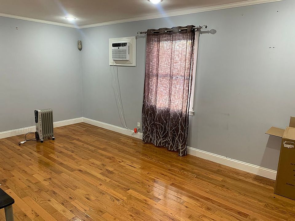 1st image of 12 Coventry Ave