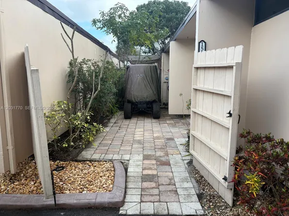 15003 Coconut Ct, Miami Lakes, FL 33014