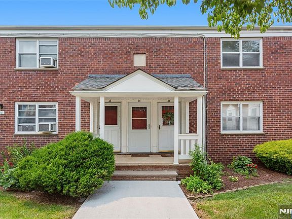 3rd image of 484 Crestwood Ave APT 34