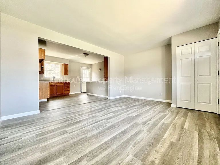 18169 Swiss Dr — Photo 2