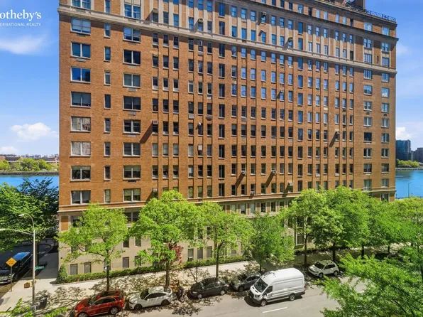 10 East End Avenue image 1 of 11