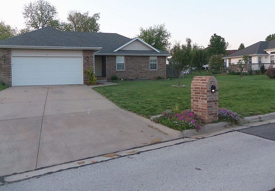 1st image of 301 W Southview St