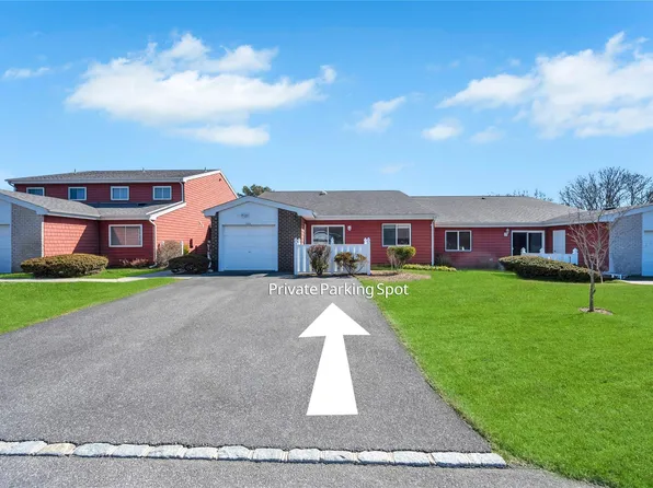 203 Flair Court E, Saint James, NY 11780