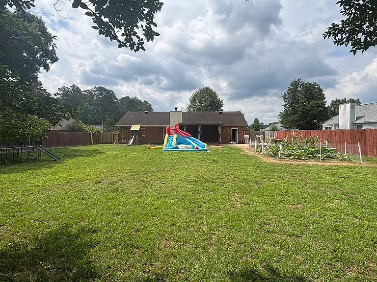 123 Live Oak Dr — Photo 2
