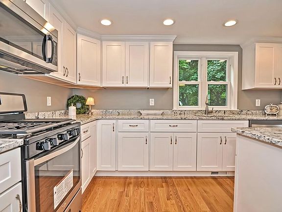 5th image of 15 Huntington Ave