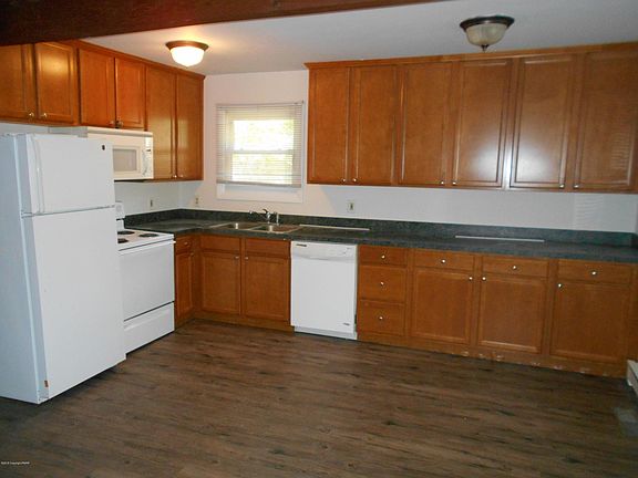 3rd image of 61 Byron Ln