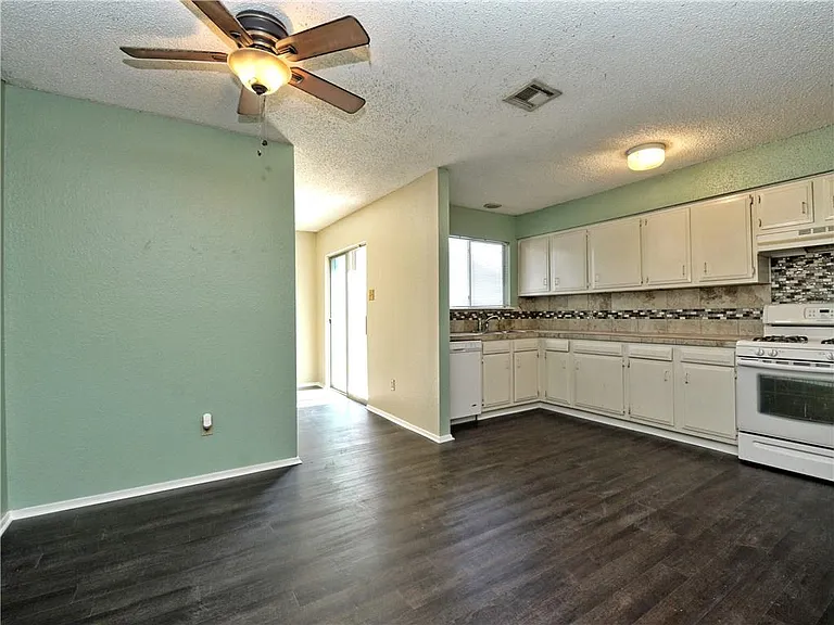 8407 Gallatin Dr — Photo 10