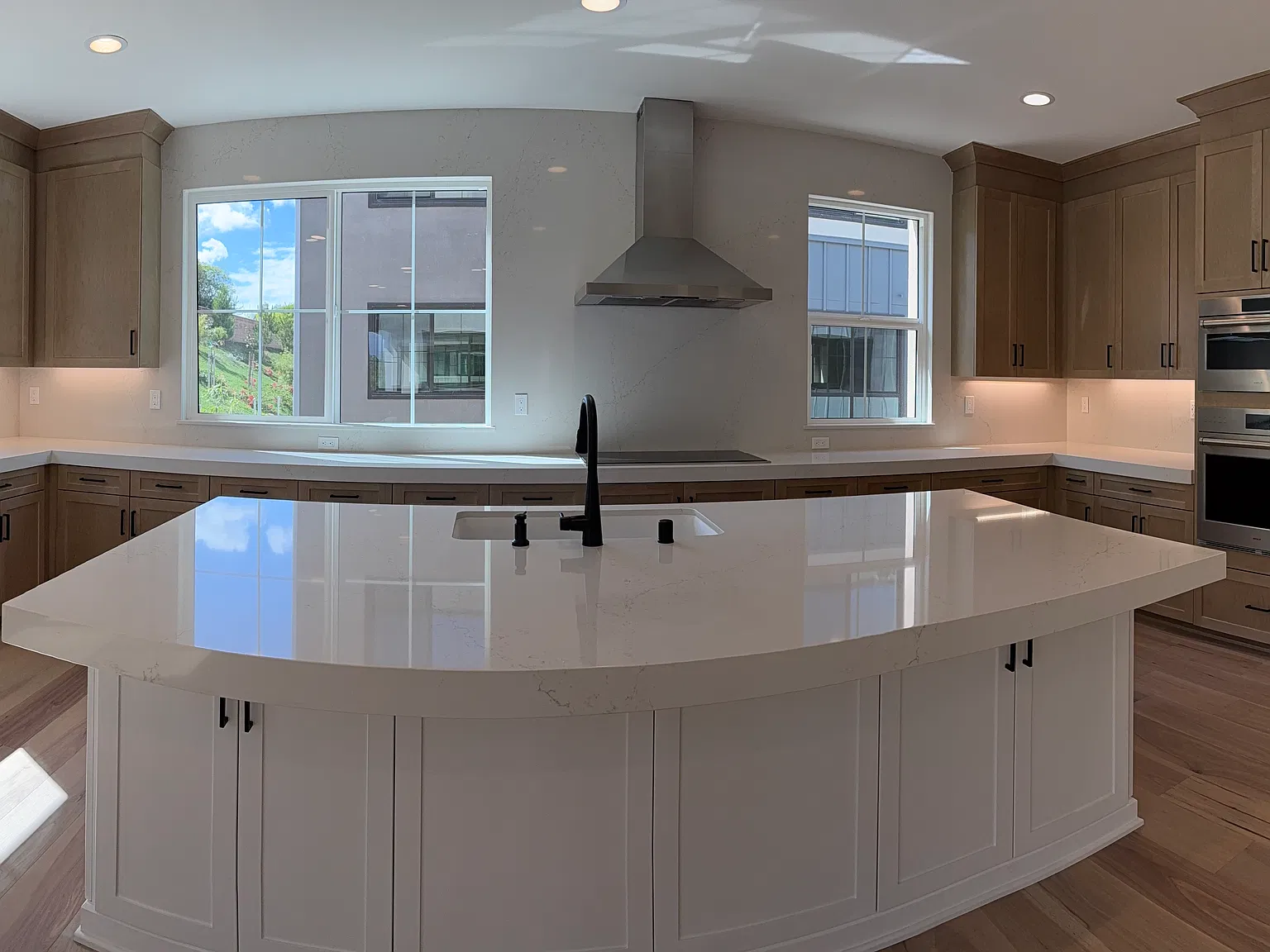 4 bed, 3.5 bath, 2212 sqft, $6,000 — Photo 1