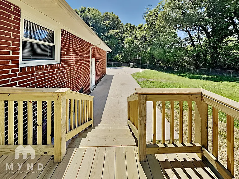 2338 Linwood Rd — Photo 17