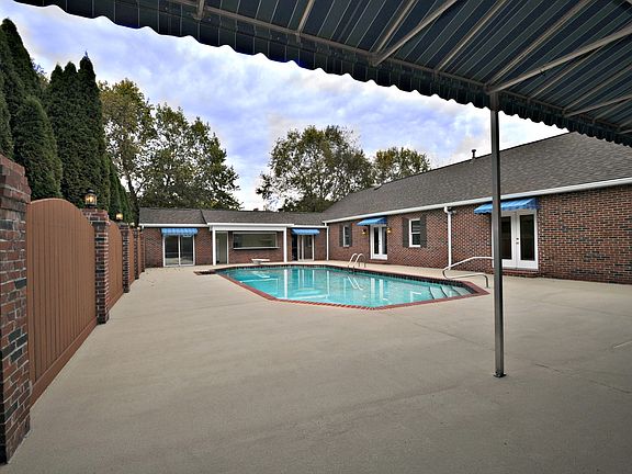 3rd image of 615 Shaw Ferry Ln