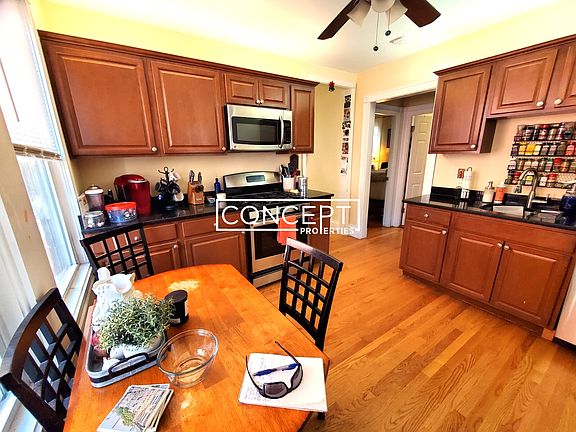 5th image of 381 Highland Ave