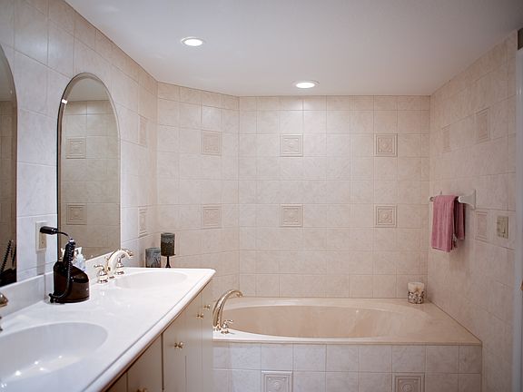 2nd image of 785 Villa Portofino Cir