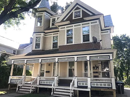 20 Grove Ave Photo 1