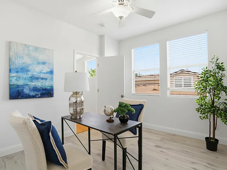 558 Manhattan Pl — Photo 27