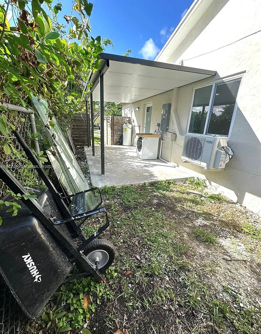 2 bed, 1.0 bath, $2,100 — Photo 4
