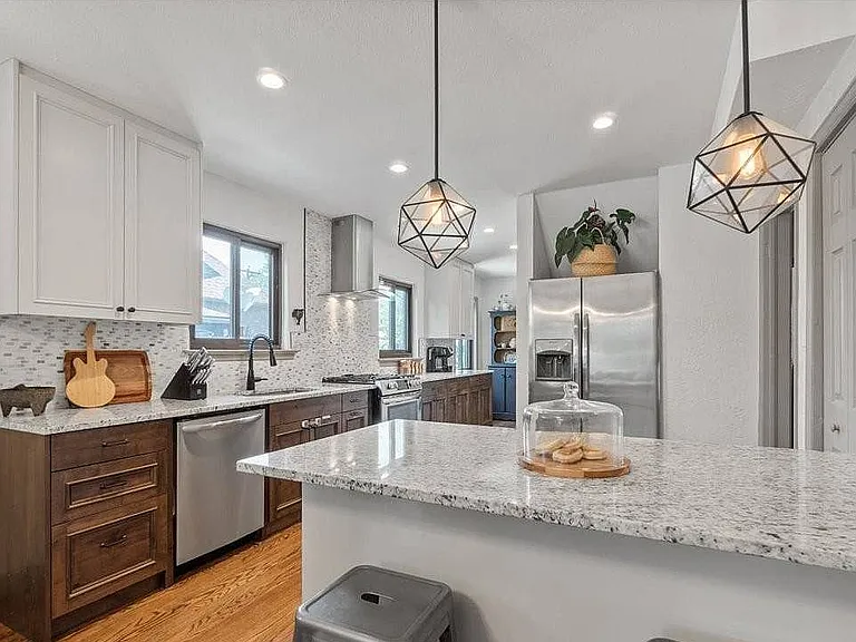 1418 Glencoe St — Photo 14