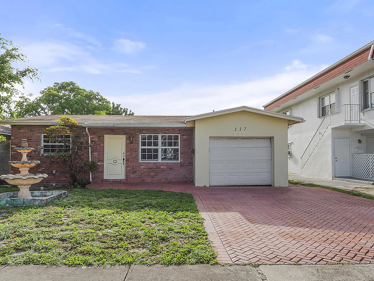 3 bed, 2.0 bath, 1344 sqft, $2,900 — Photo 1