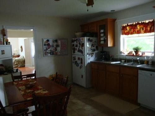 3rd image of 219 W Church Ave