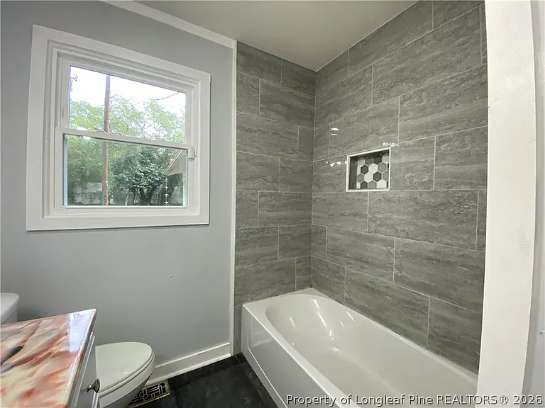 290 Lemont Dr — Photo 15