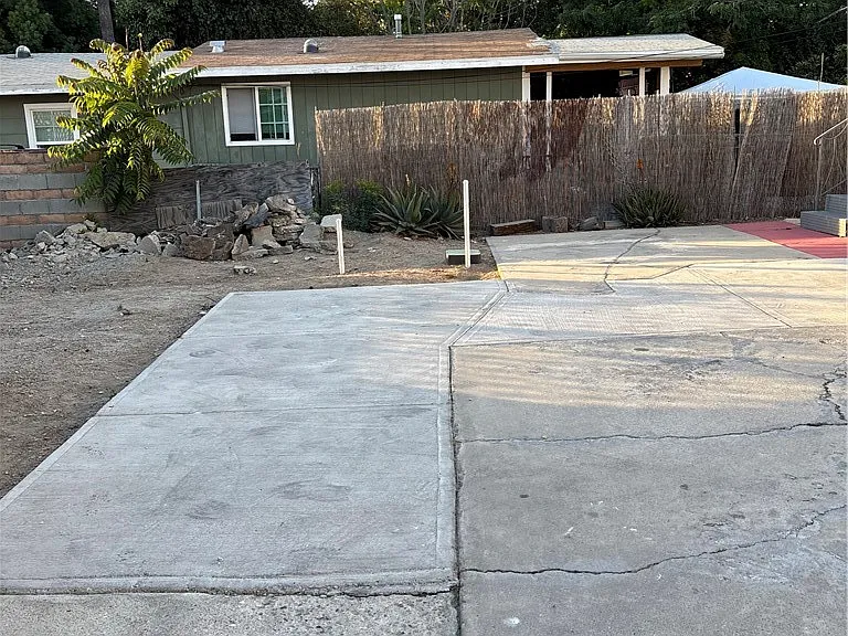 11962 Cedar Ave — Photo 15