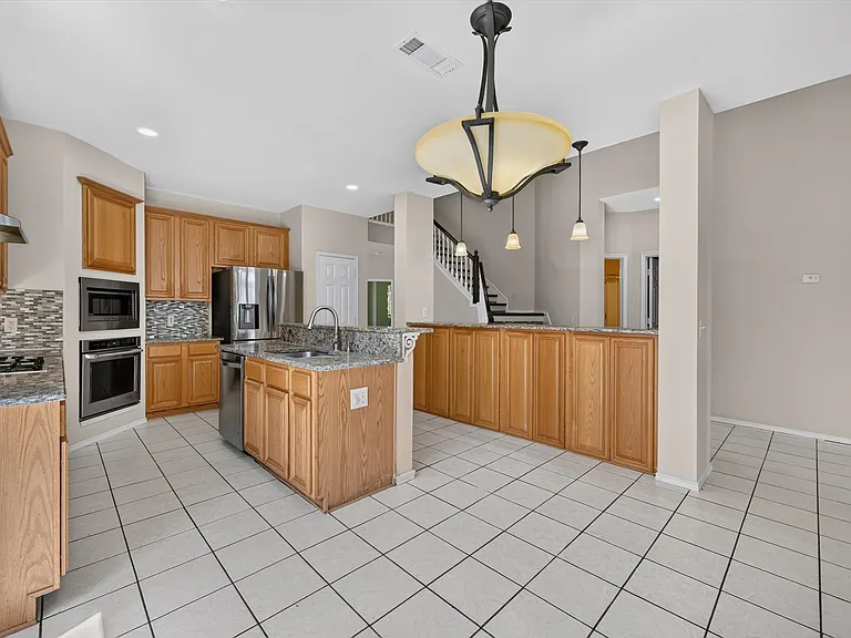 2328 Hunters Run Dr — Photo 4