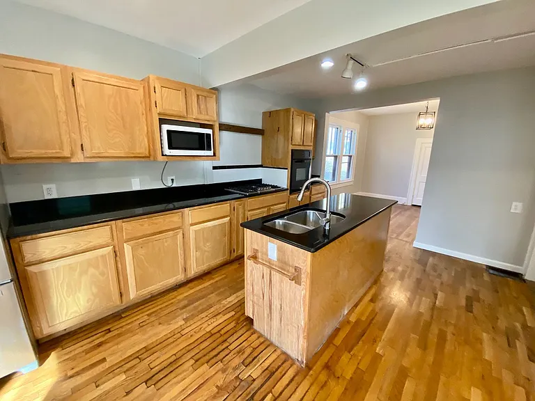 40 Larchmont Rd — Photo 17