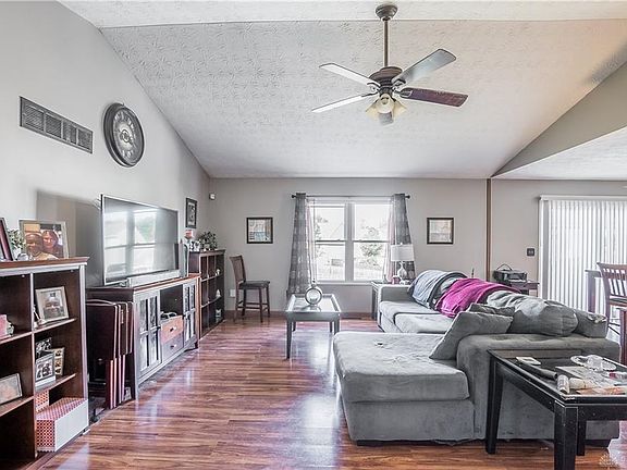 3rd image of 403 Bluebell Ct