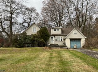 21 Hilltop Rd, Succasunna, NJ 07876