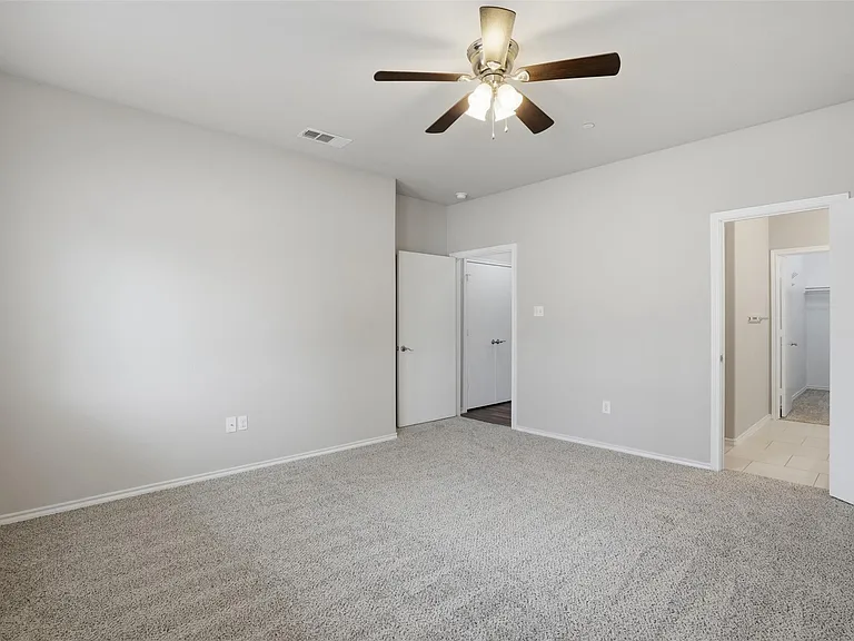 514 E Hazelwood St #B — Photo 11