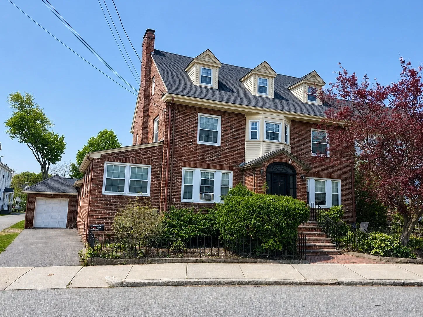 6 bed, 2500 sqft, $5,300 — Photo 2