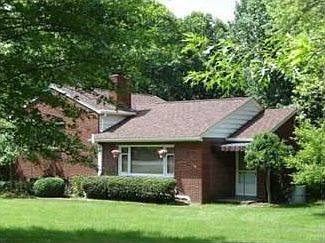1st image of 130 Oak Manor Dr