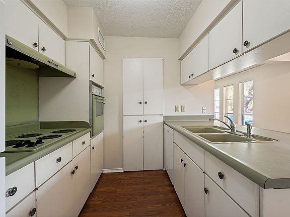 5th image of 5838 Sandhurst Ln
