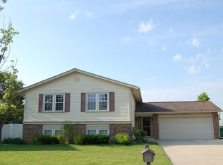 1070 Tennessee Ln, Elk Grove Village, IL 60007