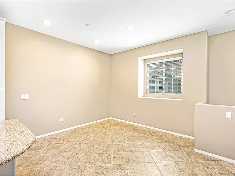 17 Corbin St — Photo 3