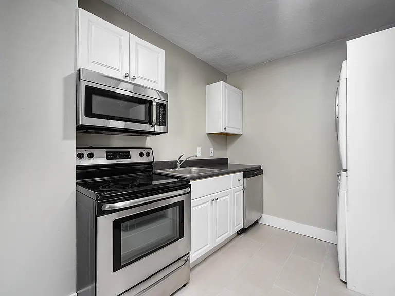 2485 W 7th St #4 — Photo 10