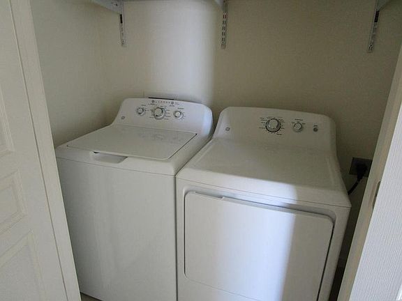 5th image of 402 Downing Ave #3