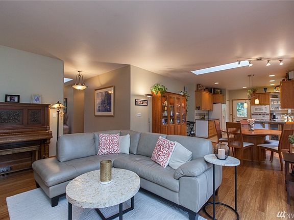 4th image of 223 Highland Dr