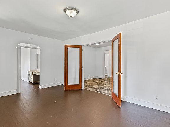 5th image of 250 Jordan St