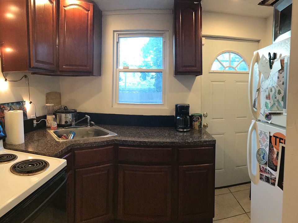 2nd image of 2044 N Darien St