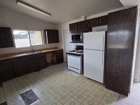4th image of 3645 W DIANA Avenue