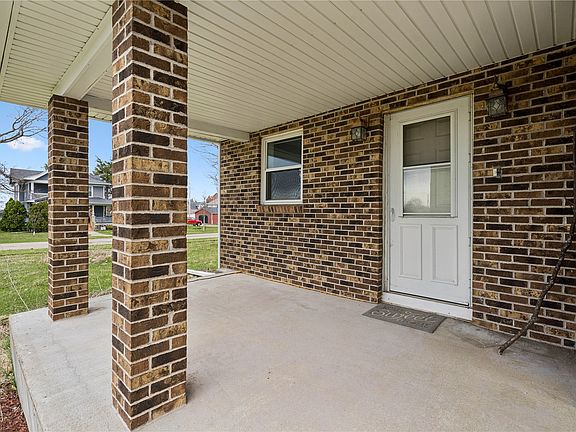 3rd image of 207 6th St