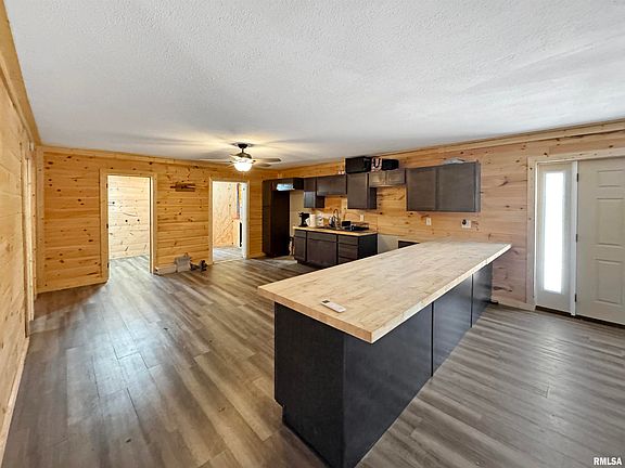 4th image of 19 Grandview Dr