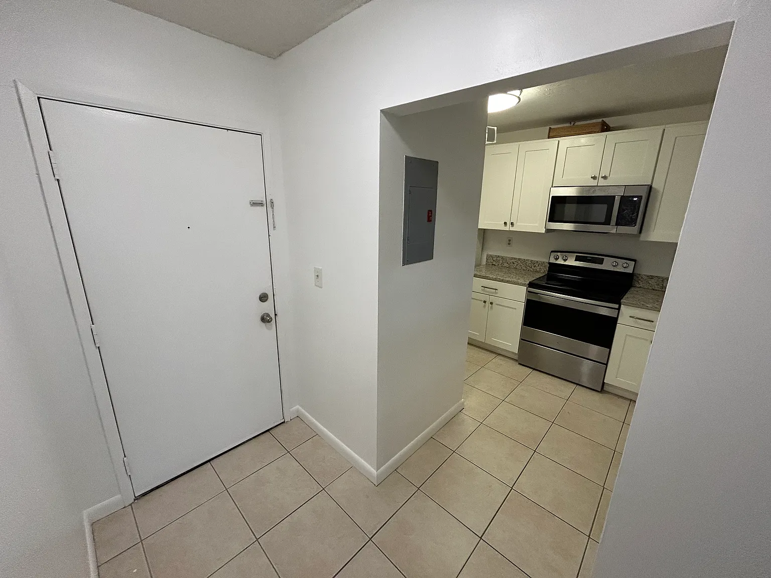 2 bed, 1000 sqft, $2,300 — Photo 2