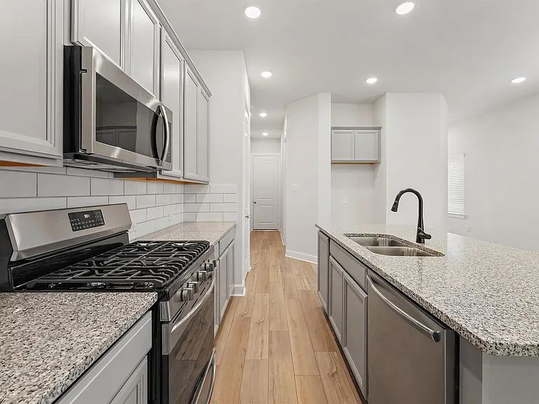 10518 William Park Dr — Photo 7