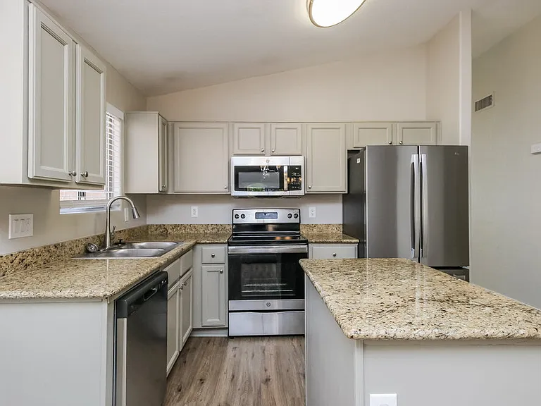 748 W Dublin St — Photo 7