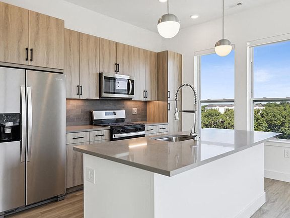 4th image of 7 Dearborn Rd #136