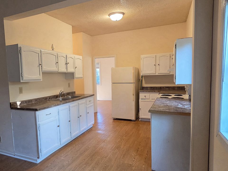 1st image of 215 W 31st St APT 2