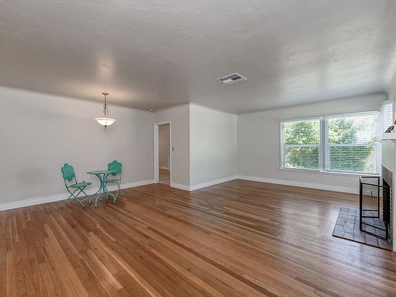 5th image of 65 E Dayton Ave