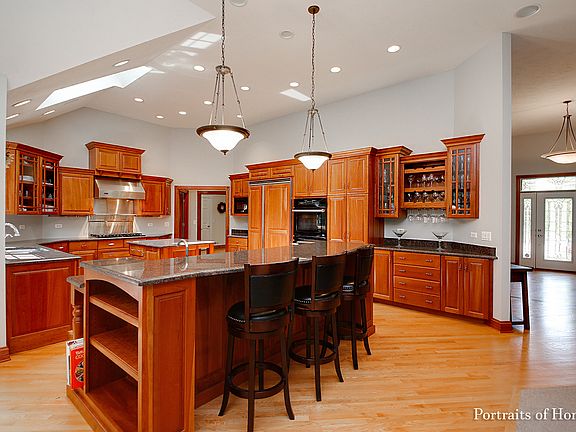 5th image of 2922 Black Walnut Ln